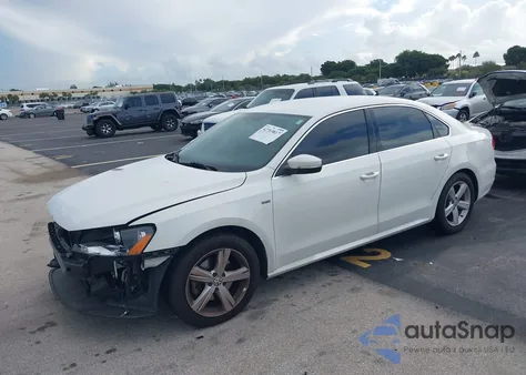 2015 Volkswagen Passat 1.8T Limited Edition z USA, uszkodzony, nr VIN 1VWAT7A3XFC116582